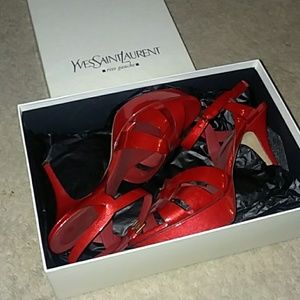 Yves Saint Laurent Paille Pattent Poppy Size 40